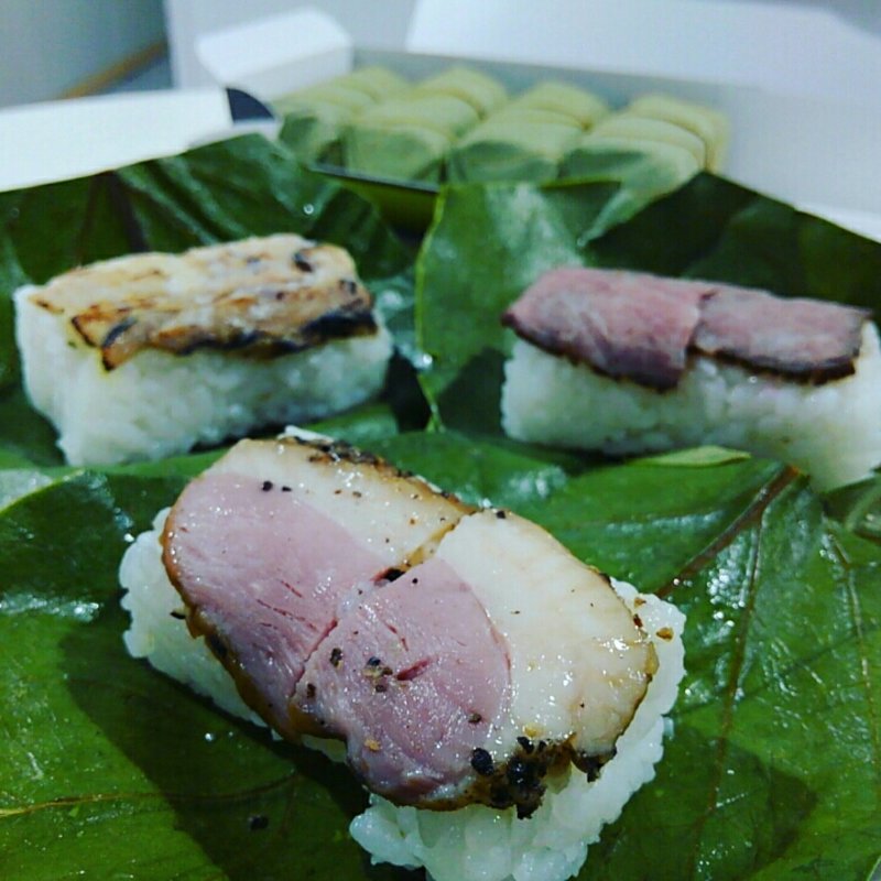 柿の葉肉寿司(7個入り)(梅田肉料理 きゅうろく)