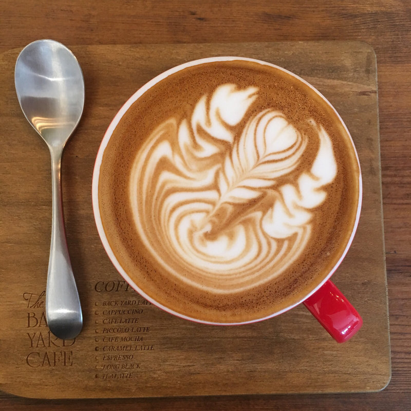 バックヤードラテ(The backyard cafe)