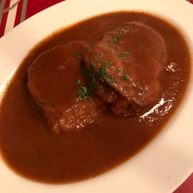 トロサ村の伝統料理牛タンの煮込み(ランブロア)