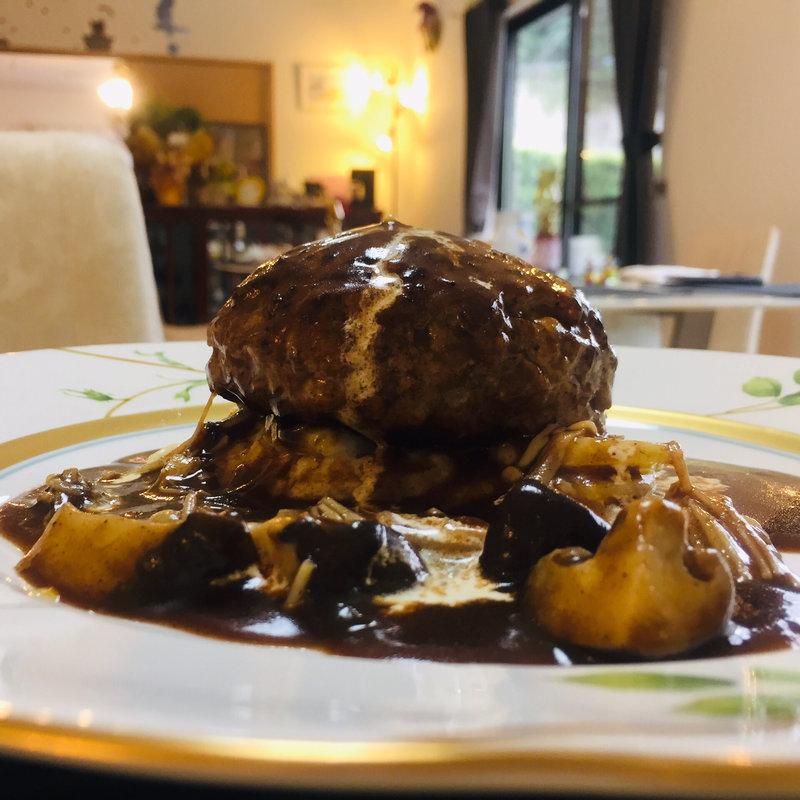 ハンバーグステーキw/ドミグラスソース(Kitchenピエロ)