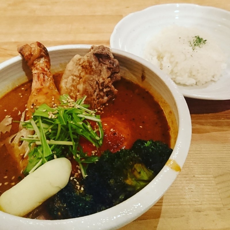 骨チキチキカレー ご飯少なめ 角煮トッピング(スープカリー ヒリヒリオオドオリ)
