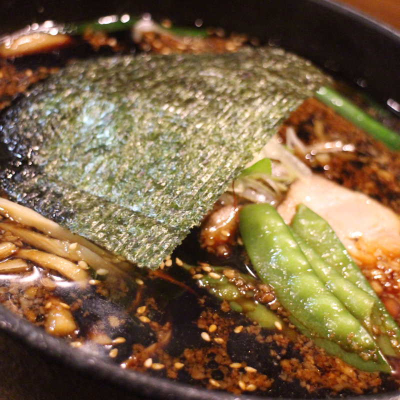 特製しお黒（ブラック）(らあめん新)