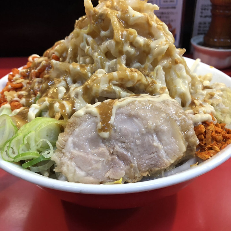 冷やし中華（大）（野菜マシ、ニンニク、辛揚げ、　カラメ（タレ多め）、ガリマヨ）(千里眼)