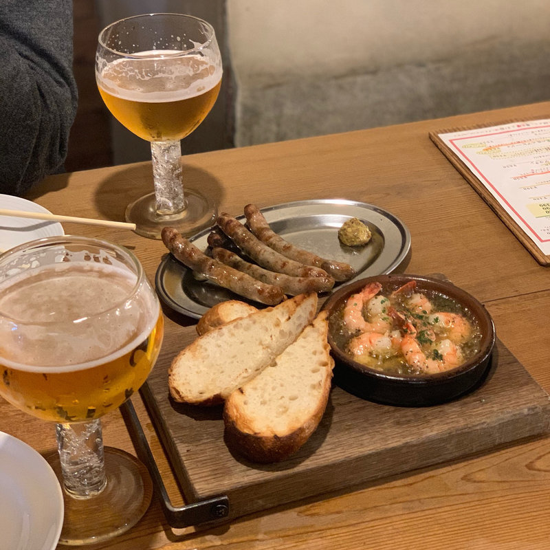 ソーセージ、4本(サル・ベーコン 江坂本店)