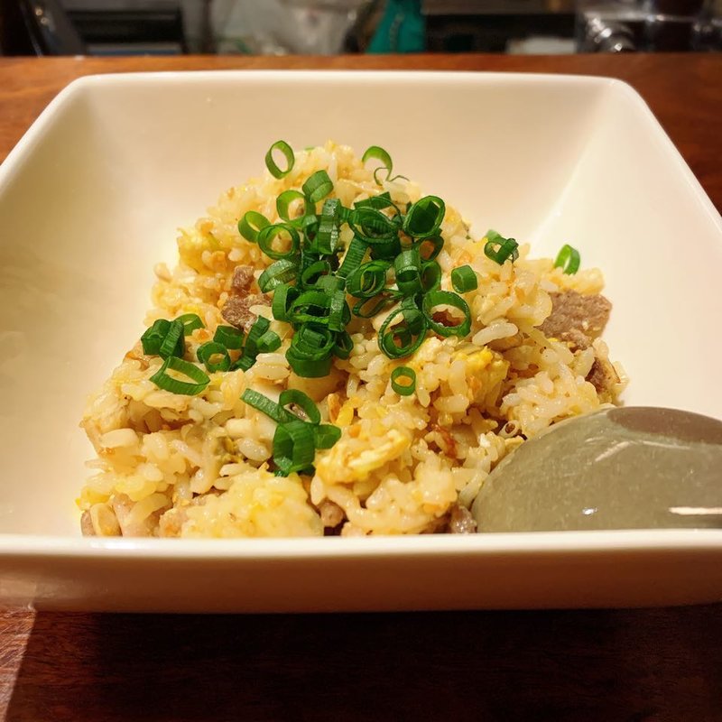 ガーリックチャーハン(メシ酒場 鈴木ちゃん)