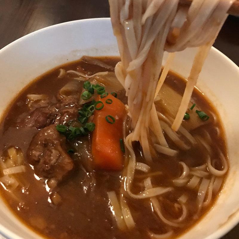 ビーフシチューのフォー(ベトナムダイニングMAGARI)