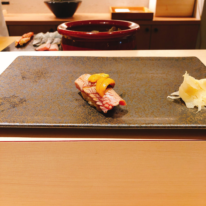 大トロの握り 雲丹のせ(鮨 青海)