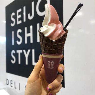 あまおう苺&ミルクのソフトクリーム(SEIJOISHII STYLE トリエ京王調布店)