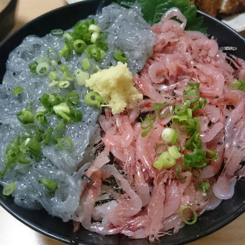 生しらすと生桜海老丼(にし与)