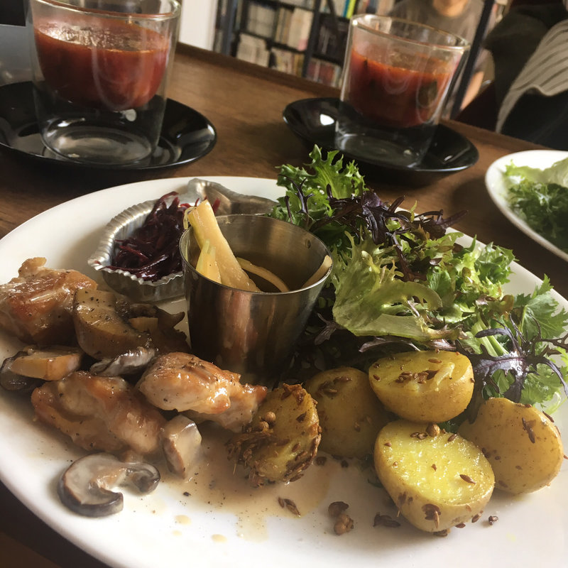 ランチ(テールベルトとカノムパン)