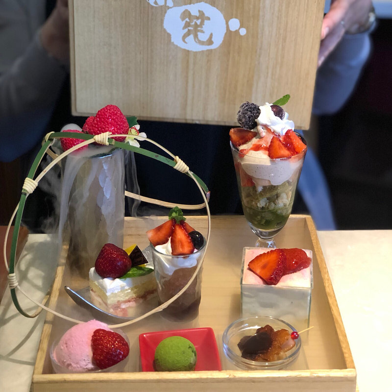 いちご玉手箱スイーツ(茶筅 （Chasen チャセン）)