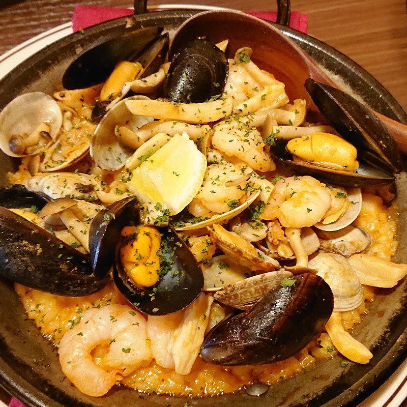 絶対主役は譲れない!シーフードミックスパエージャ(個室肉バル ジャンラフィット 蒲田西口店)