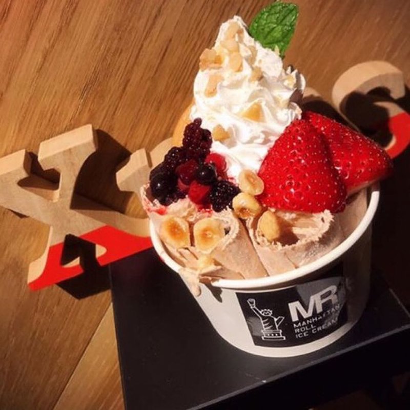 木苺とホワイトチョコ(マンハッタンロールアイスクリーム)