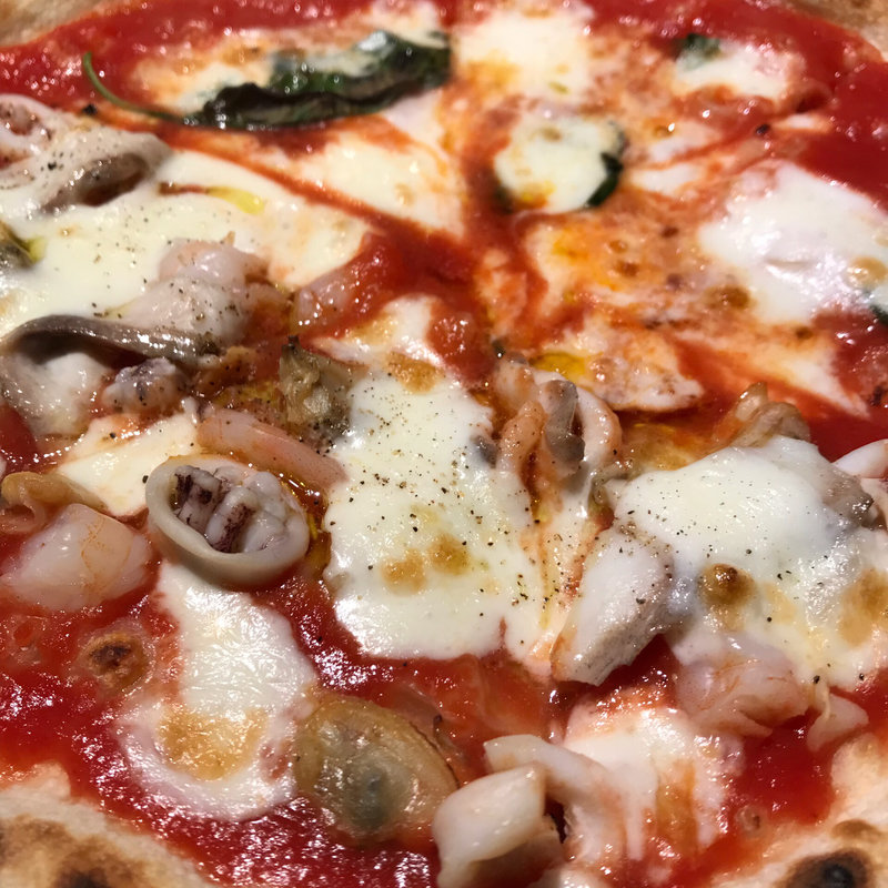 マルゲリータと海の幸ハーフアンドハーフ(248KITCHEN)