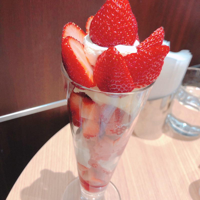 いちごのパフェ(イタガキ フルーツ カフェ （ITAGAKI FRUIT CAFE）)