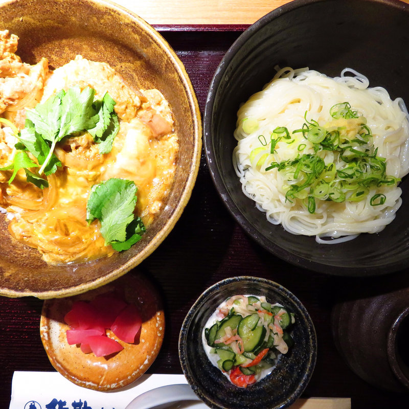 秋田比内地鶏の親子丼と稲庭ミニうどん御膳(梅田北前 佐勘)