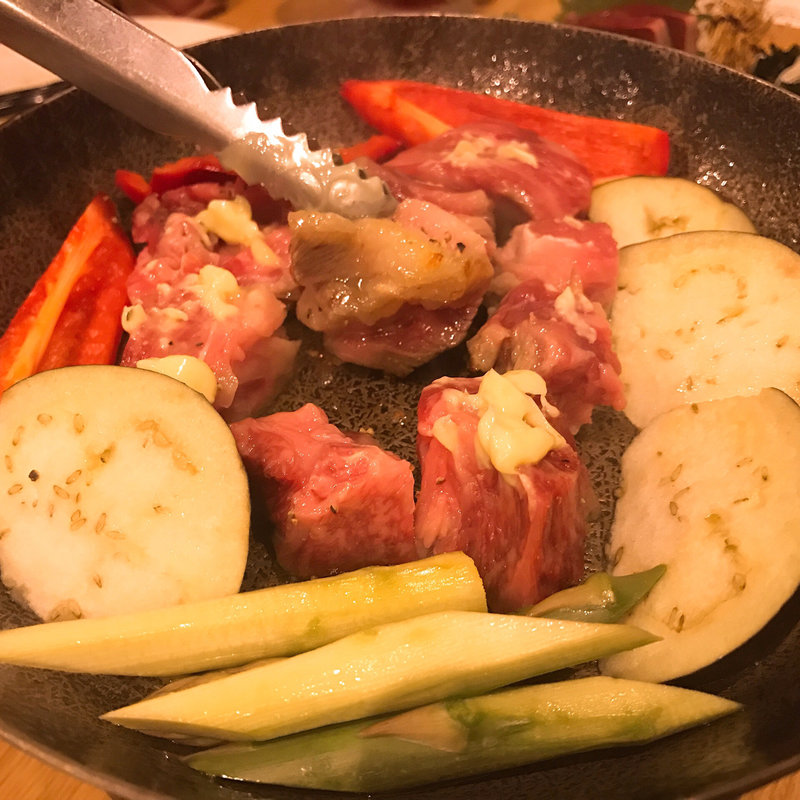 卓上鉄板の霜降り和牛(肉屋 ごち魂298)