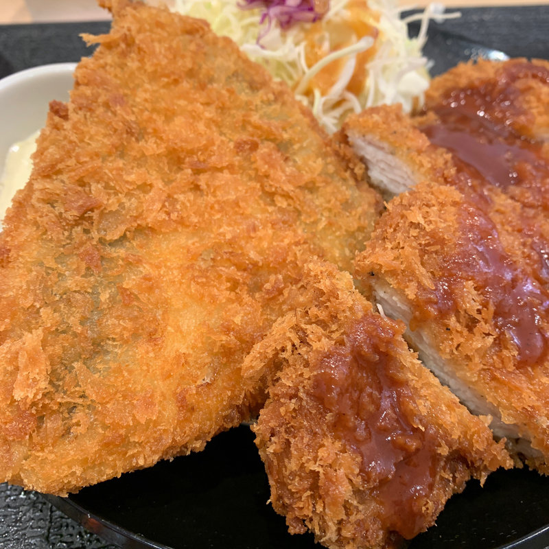 ロースカツ＆アジフライ定食(松乃家 梅田店 )
