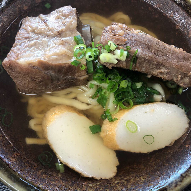 本ソーキそば(自家製麺与那原そば 民芸食堂)