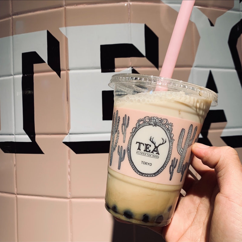 ほうじ茶ミルクティー regular(ALFRED TEA ROOM 青山本店)