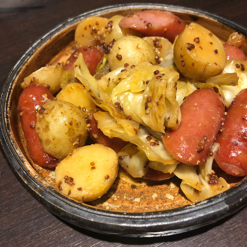 新じゃがとソーセージの粒辛子和え(そば居酒屋 満月 栄店)