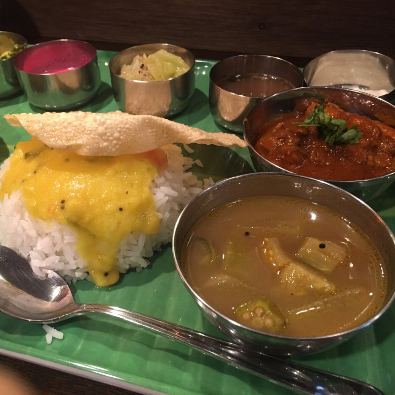 ベジミールス ＋ ケララチキンカレー（辛口） (とら屋食堂)