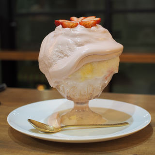 ミルクエスプーマ ストロベリー チーズケーキ ルビーチョコレート&桜エスプーマ その他もろもろ氷(かき氷研究所)