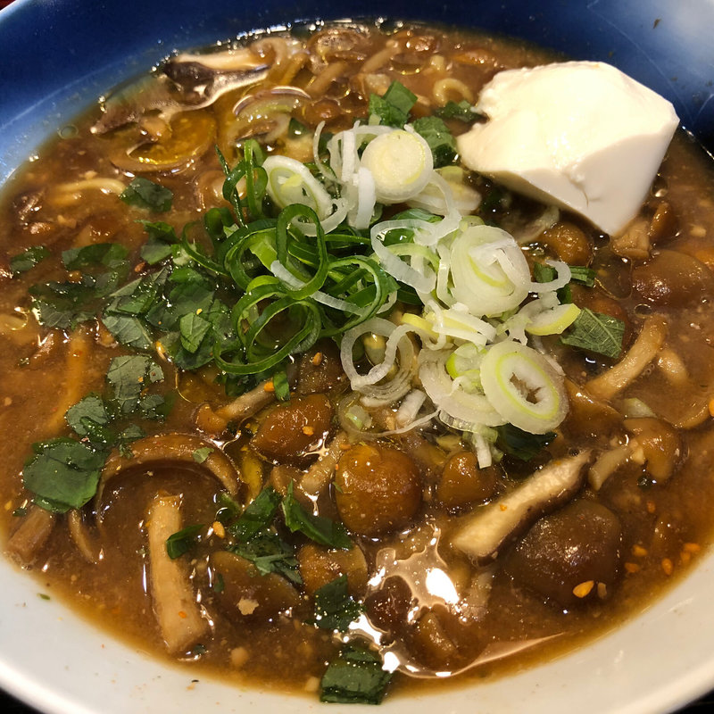 童謡味噌ラーメン なめこ汁仕立ての味噌ラーメン(ロックンビリーS1 （スーパーワン）)