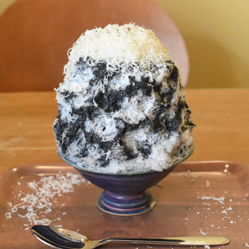 黒ごまペッパーパルミジャーノ(つばめ氷菓店)