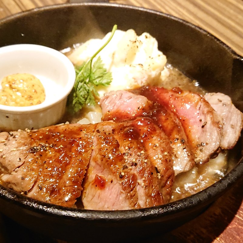 熟成赤身のガーリックレモンステーキ(土間土間 平塚北口店 )