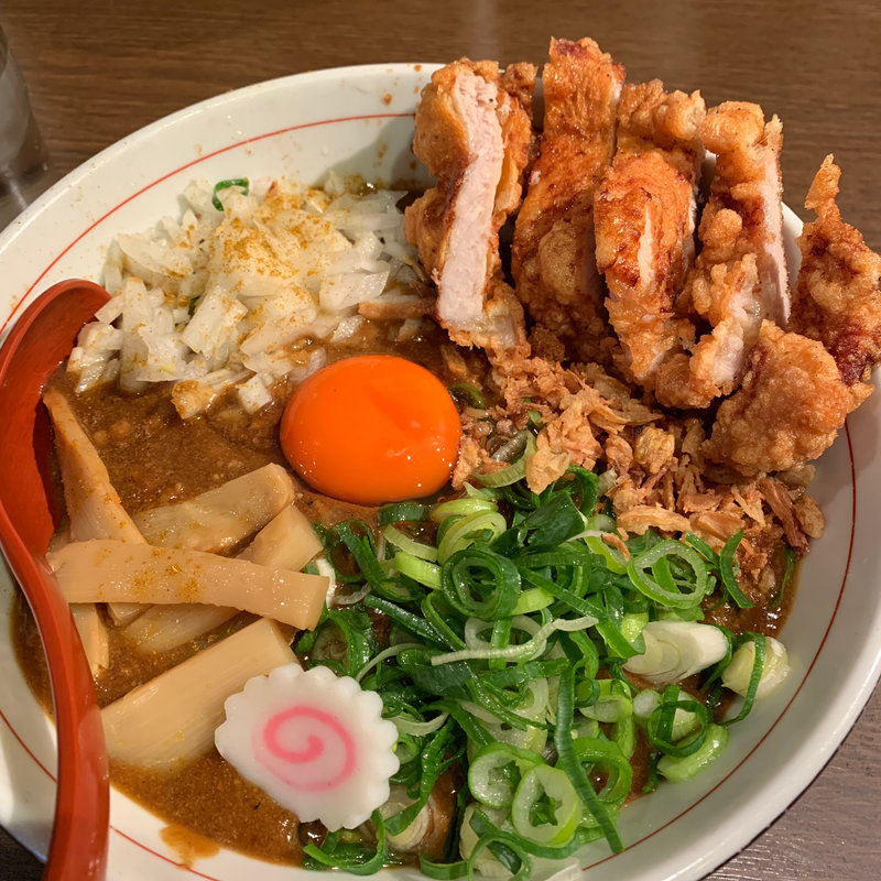 旨辛カレーまぜそば 豚ロース唐揚げトッピング(中華そば ひのき屋)