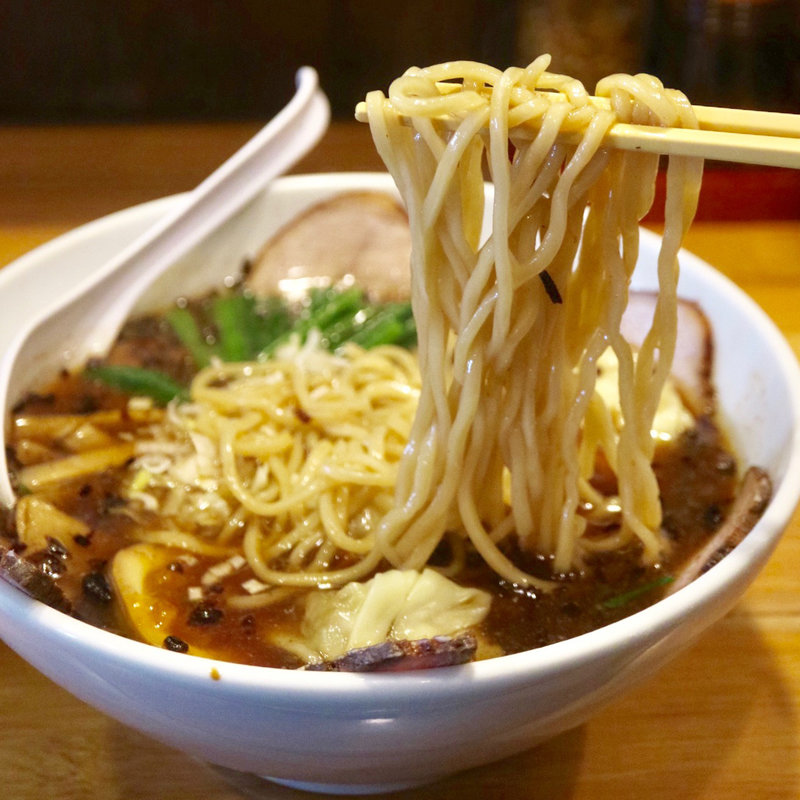 焦がしねぎちゃあしゅうわんたんめん(やくみや )