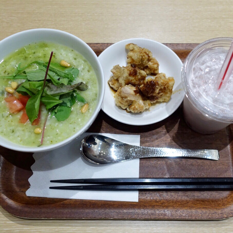 チキンとトマトのバジル粥(粥茶館 糖朝 東京ミッドタウン店)