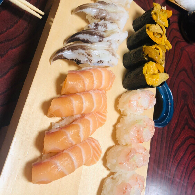 甘エビ、ウニ、サーモン、(寿司友)