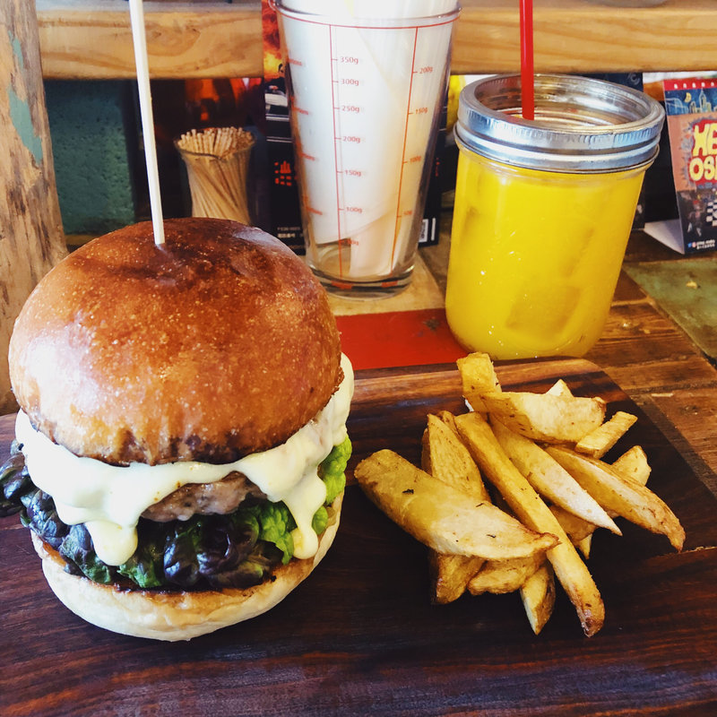 モッツァレラチーズバーガー(ガクヤバーガー （GAKUYA BURGER）)