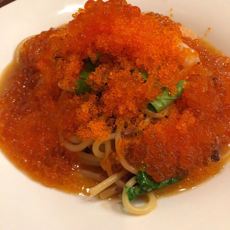 ホタルイカとエビのパスタ〜ぶっかけいくら&ドビッコ(魚卵ハウスEni)