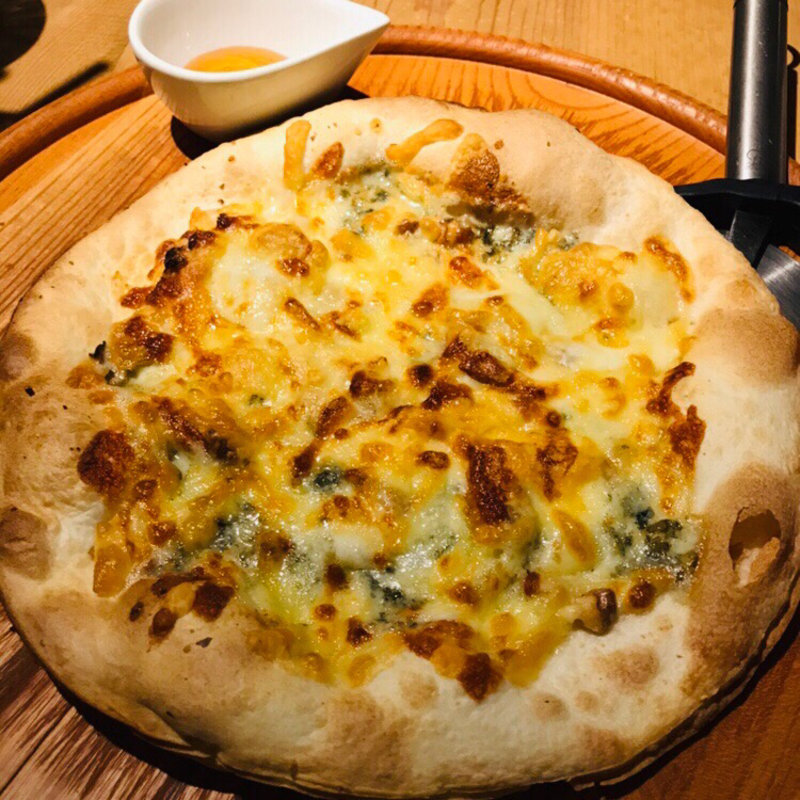 ゴルゴンゾーラ ハニーピッザ(洋風食堂 サンサーラ)