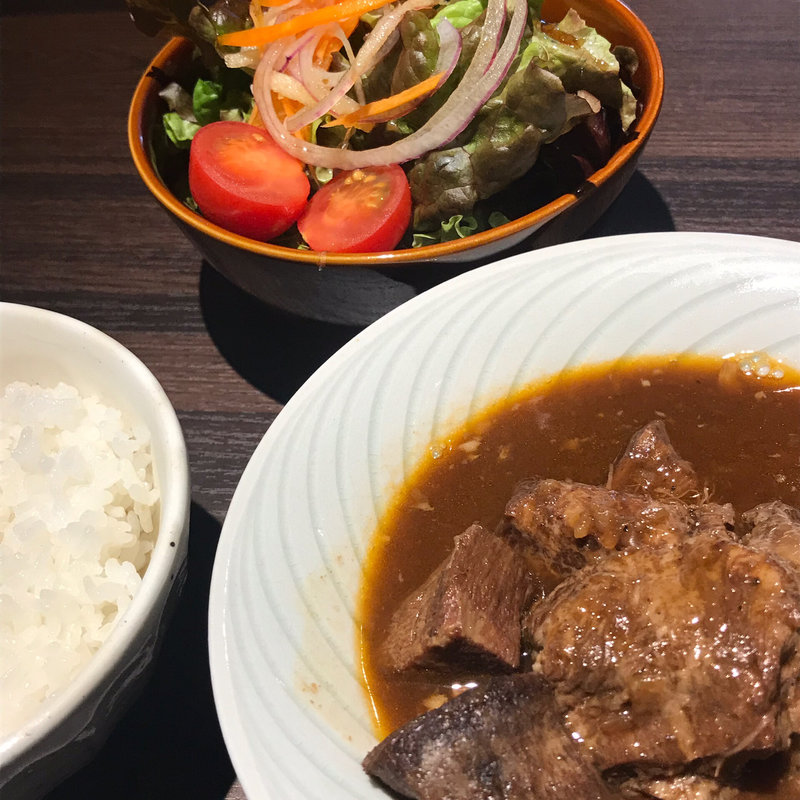 牛タンシチュー(赤坂らいもん)