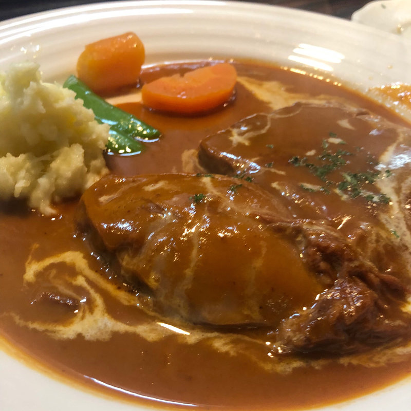 牛舌の赤ブドウ酒煮(コルシカ)