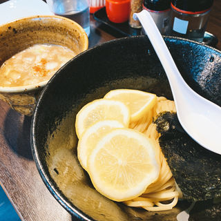 濃厚魚介豚骨レモンつけ麺(スージーハウス )