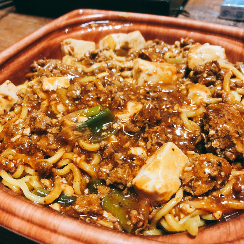 香ばし麺の四川風麻婆豆腐焼そば(セブン-イレブン 新宿東店)
