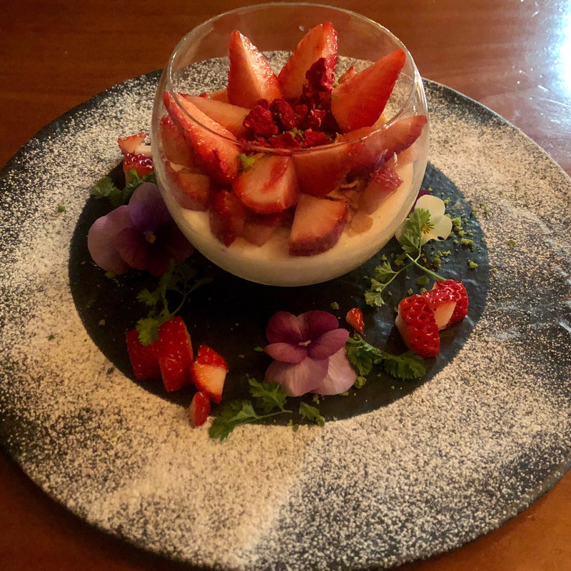 あまおうのレアチーズ(パペルブルグ)