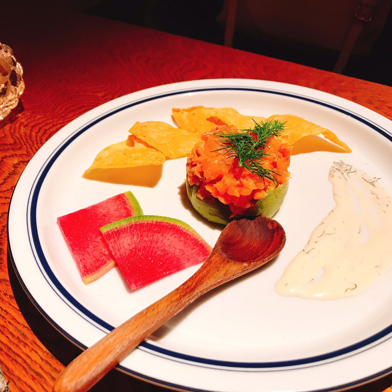 サーモンとアボカドのタルタル(ブルーブランシュ)