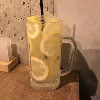 生搾りレモンサワー(魚とワイン はなたれ onikai)
