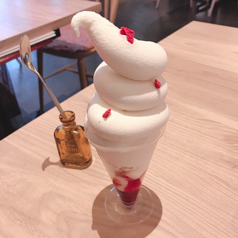 豆乳ソフトパフェ ベリーベリーパフェ(食のつむぎ 海老名ビナガーデンズ店)