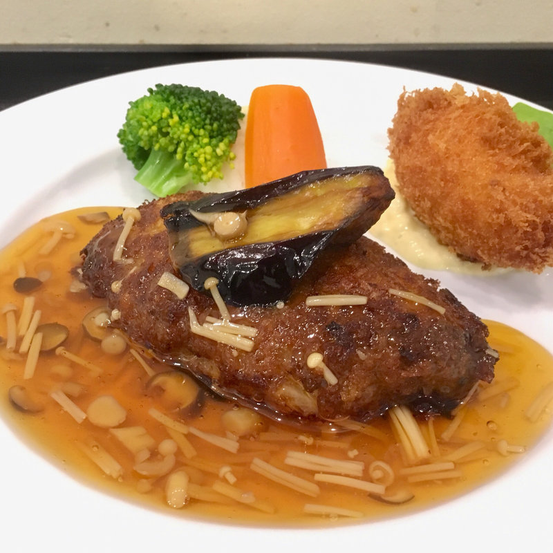 和風ハンバーグとカニクリームコロッケ(キッチン 兆)