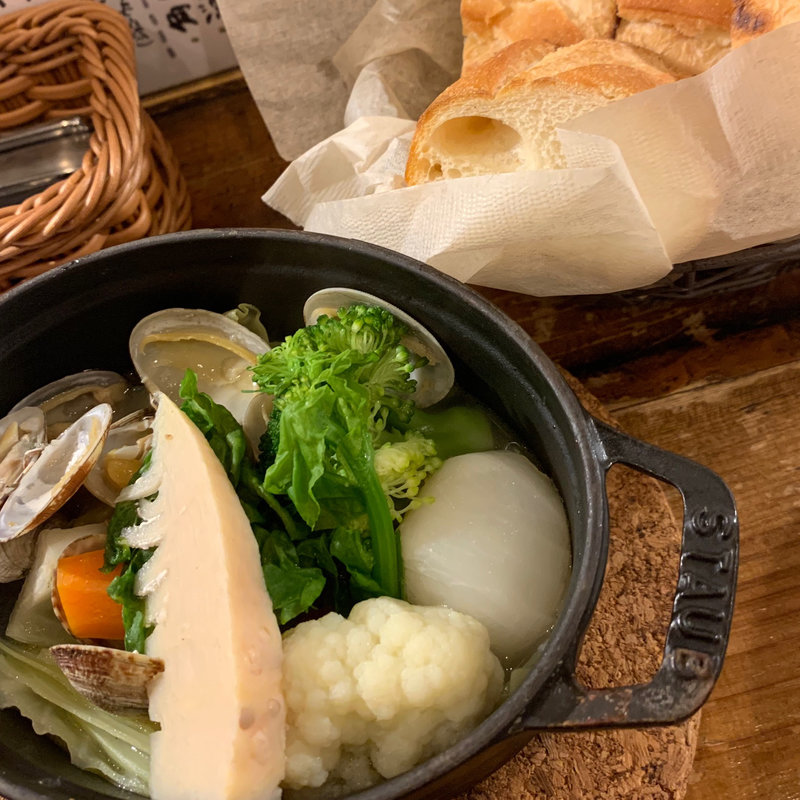 季節の魚と旬野菜のココット蒸し(Graine Marche)