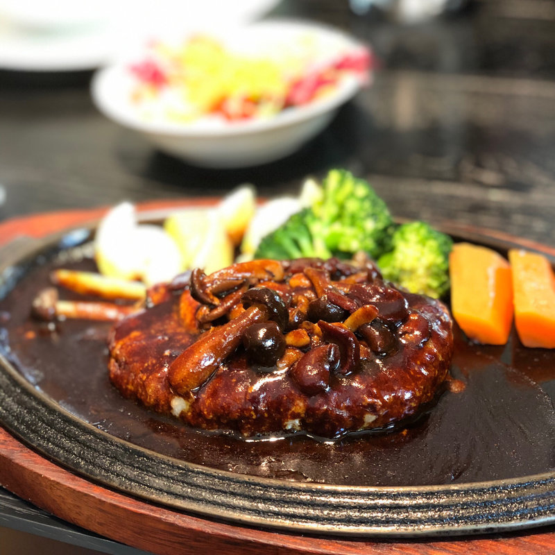 ハンバーグステーキ 森のレストラン風 (日比谷松本楼)