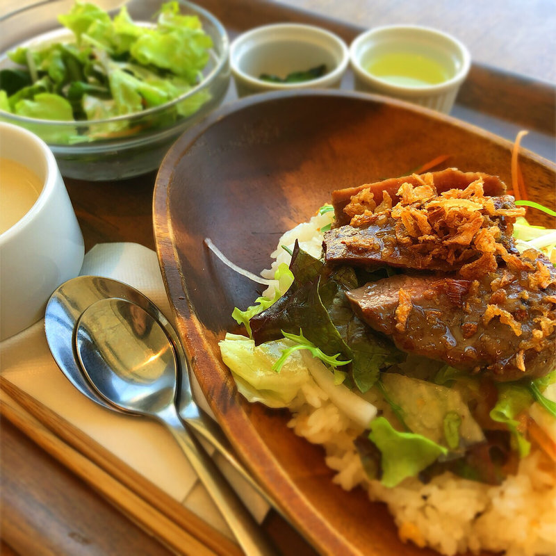 牛ロースステーキ丼 オニオンソース(Cafe Restaurant CREAM )