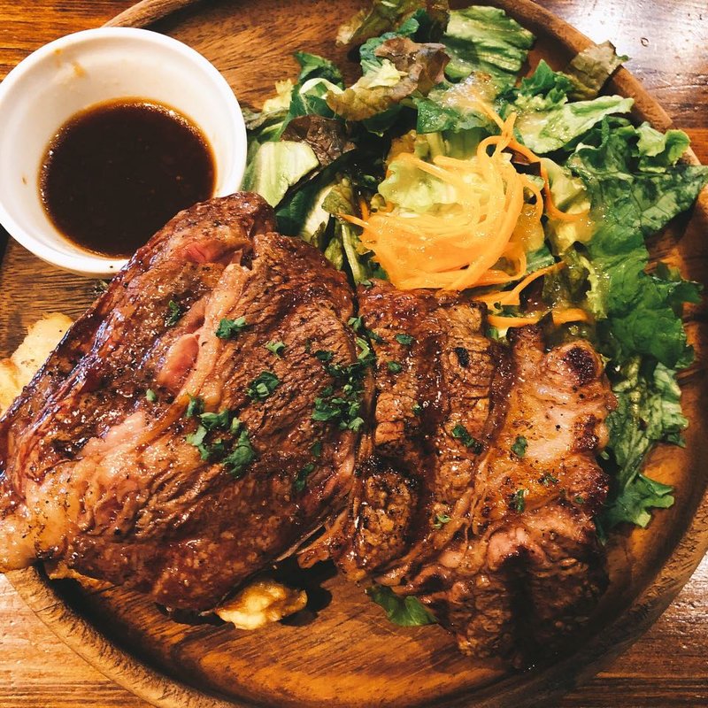 牛ステーキ＆チキンフリッター(ビストロブラウン（BistroBrown）)